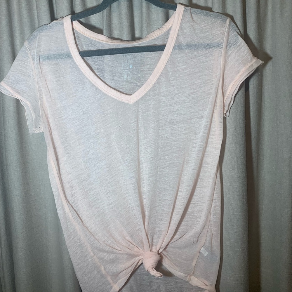 AE light pink t shirt